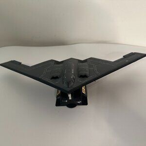 Northrup USAF B-2 Stealth Bomber Diecast Desk Display Scale 1/144 Model Airplane